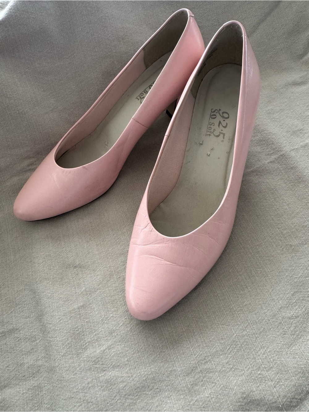 80s leather Soft Pink Low Heel Womenโs Pumps